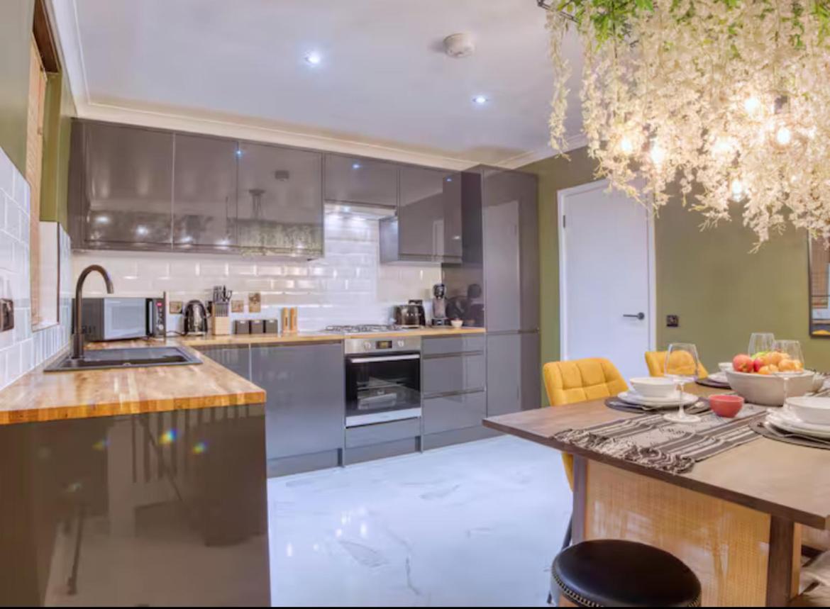 The Zen Den With Hot Tub And Garden Villa ลอนดอน ภายนอก รูปภาพ